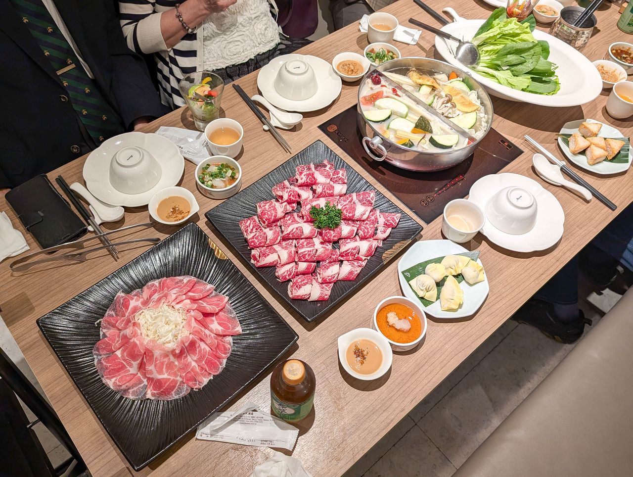 [食記][高雄市] 高雄福華大飯店 Smile One 精緻涮涮鍋 — 位於30樓高空的精緻火鍋餐廳，可俯瞰高雄市區美景。