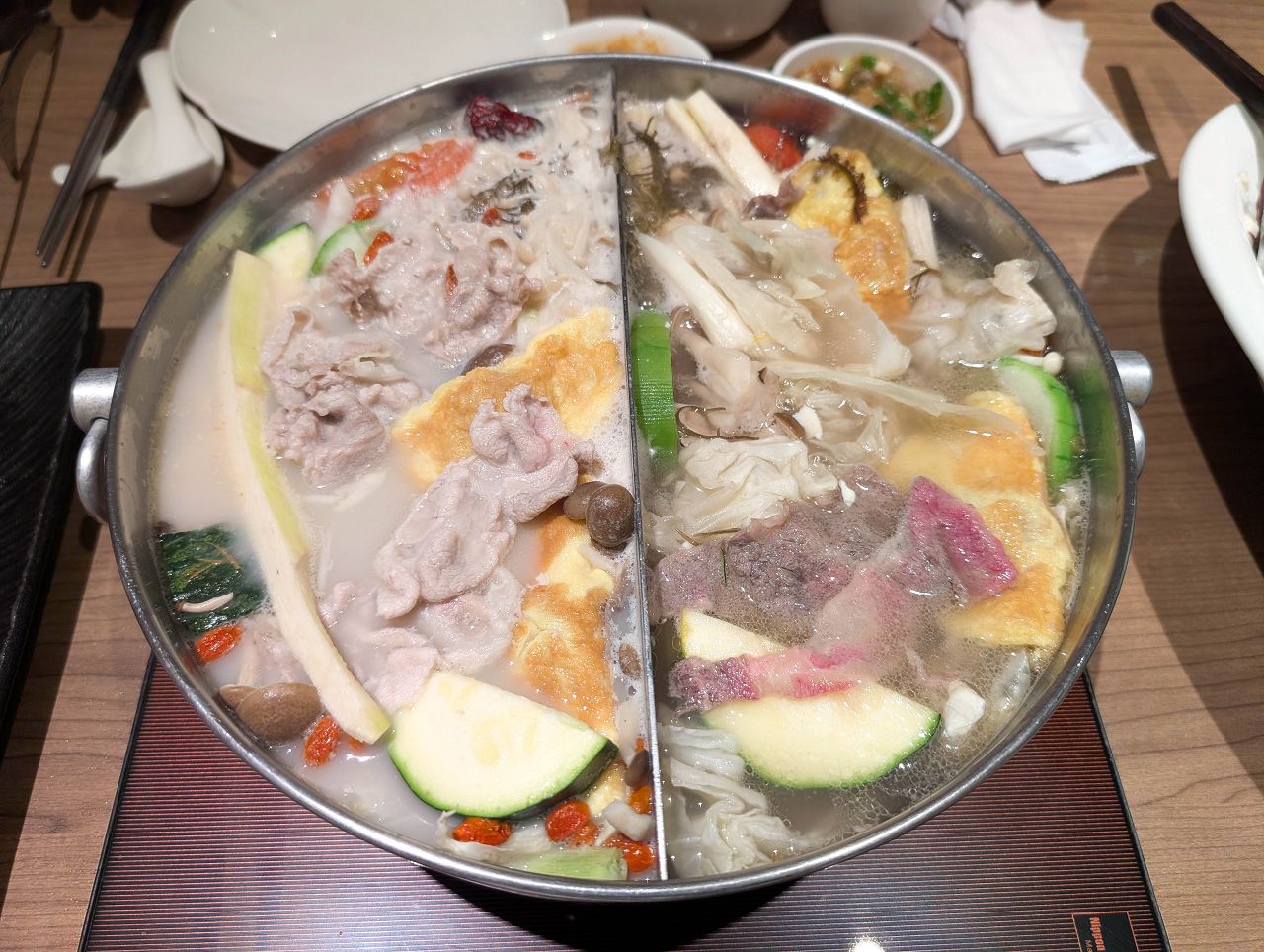 [食記][高雄市] 高雄福華大飯店 Smile One 精緻涮涮鍋 — 位於30樓高空的精緻火鍋餐廳，可俯瞰高雄市區美景。