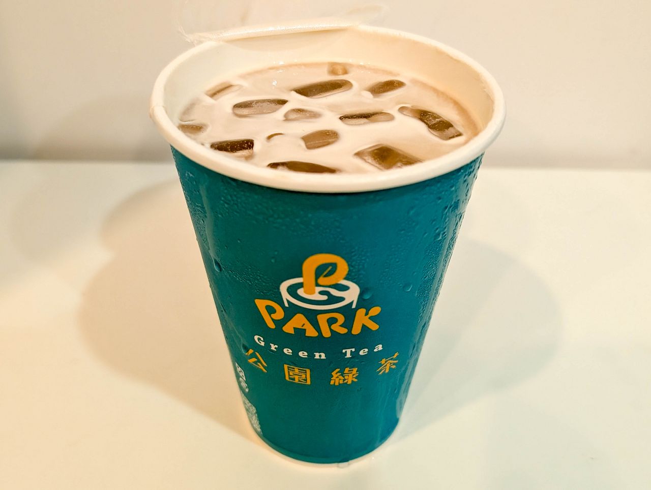 [食記][台北市] 公園綠茶 — 京站後方手搖飲品店賣起抹茶飲品，選用丸久小山園青嵐抹茶粉現刷調製。