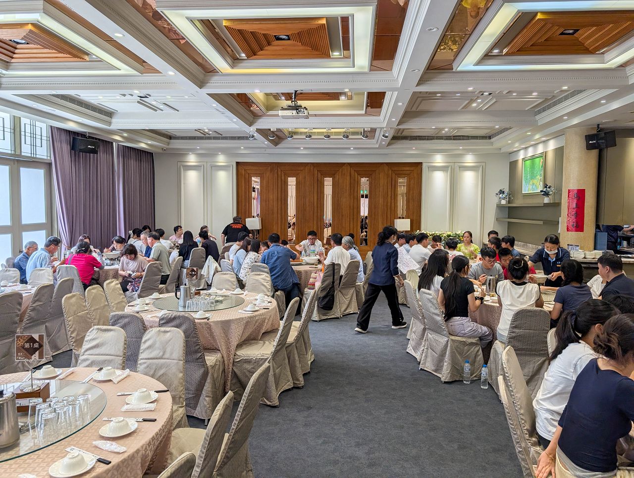 [食記][台中市][霧峰區] 議蘆餐廳 — 舊台灣省議員會館內中餐廳