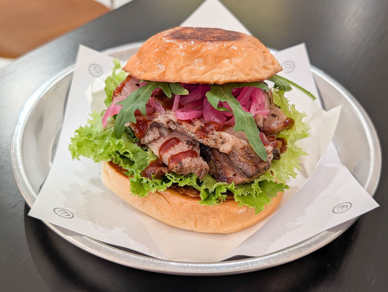 [食記][台北市] Wedo Burger 溫度漢堡 2部曲 — 台北小巨蛋附近簡約高質感漢堡+美式烤肉餐廳