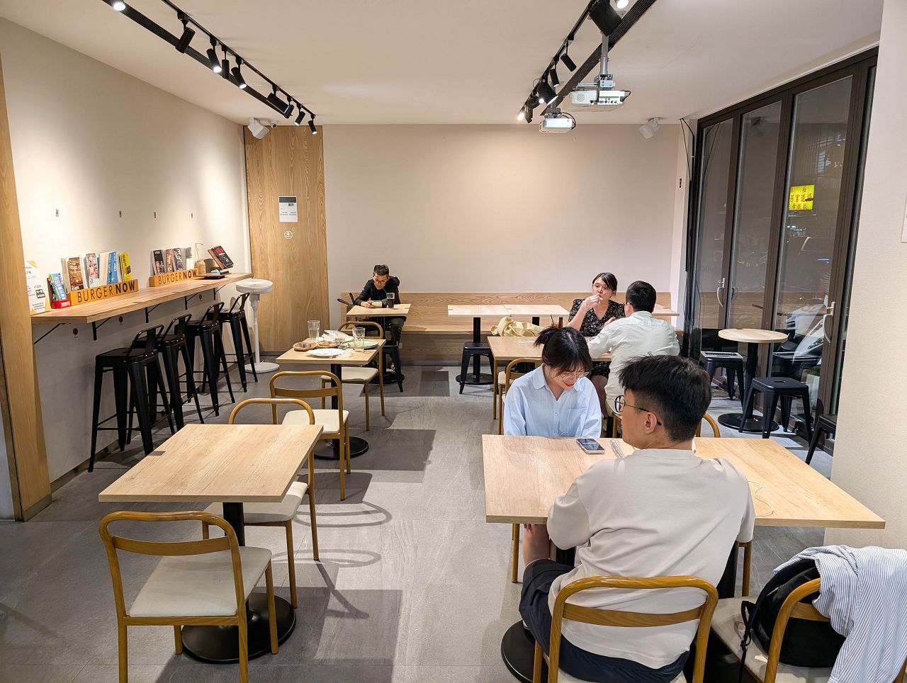 [食記][新北市][板橋區] Burger Now 堡嗝鬧漢堡 — 捷運江子翠站附近巷弄內美式手作漢堡