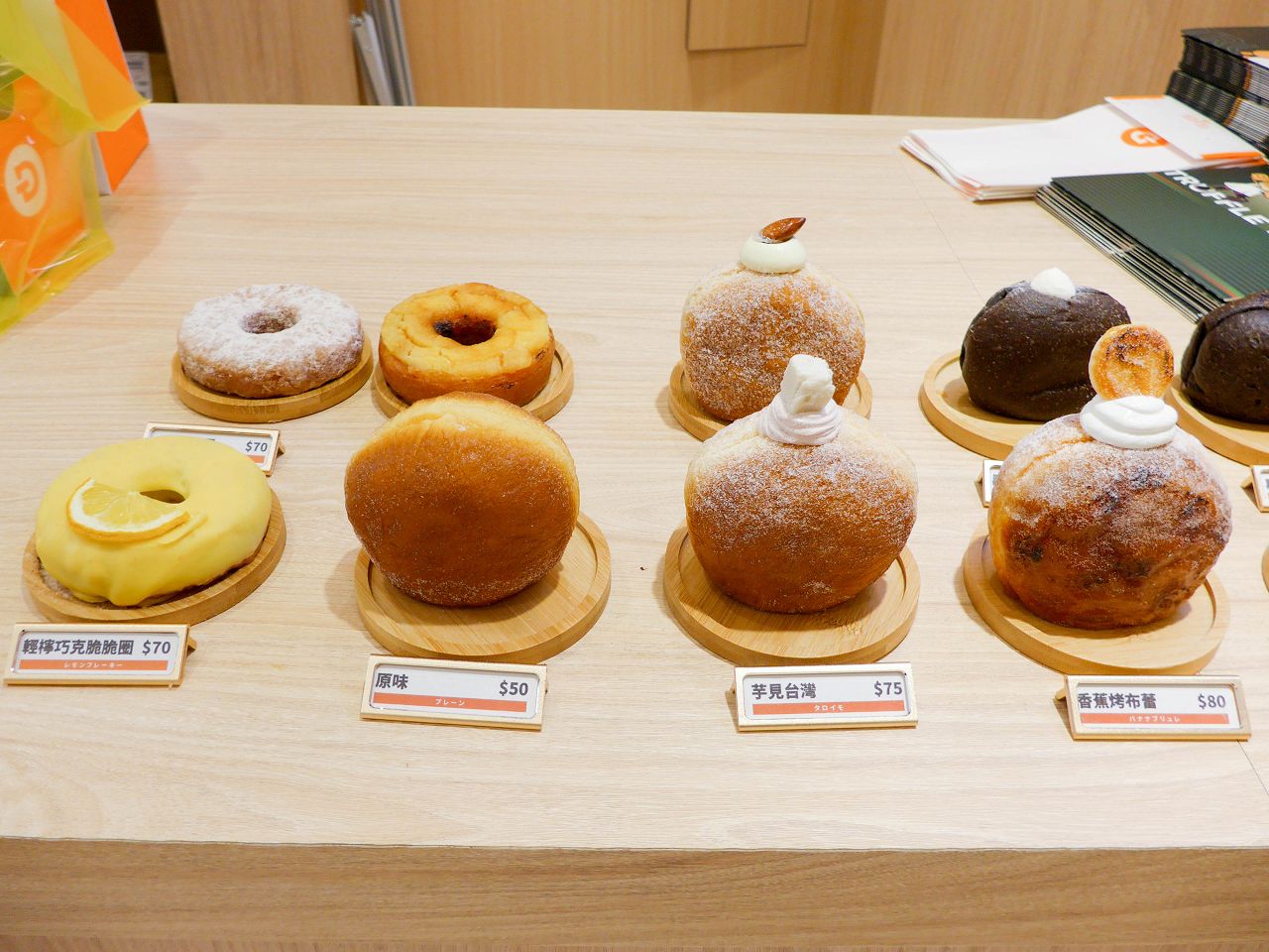 [食記][高雄市] TRUFFLE DONUT 高雄2號店 — 來自日本鳥取的生甜甜圈名店在高雄開了兩間店，外皮鬆軟綿密內餡飽滿用料實在的生甜甜圈。