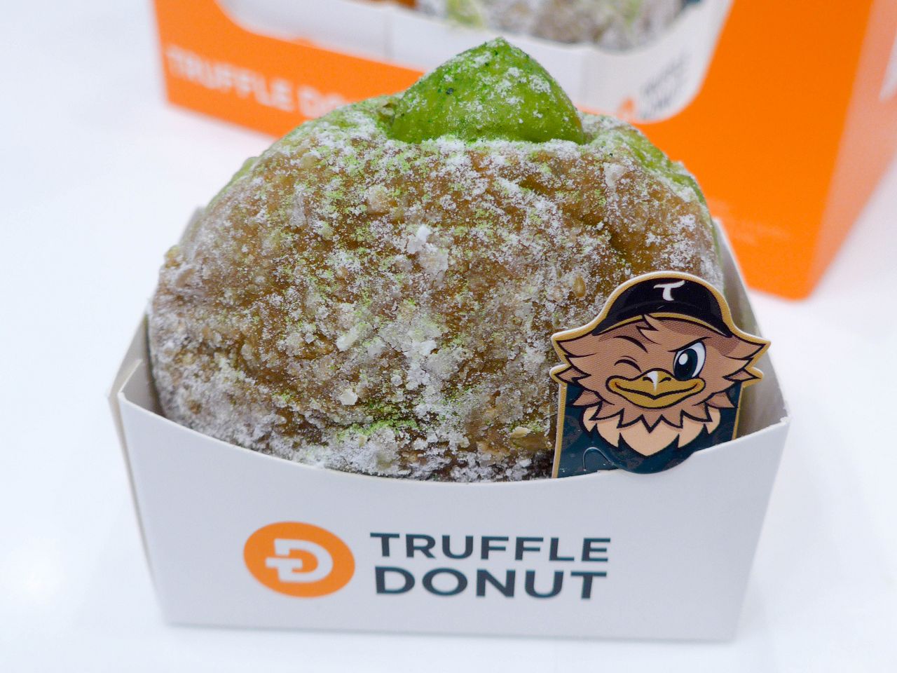[食記][高雄市] TRUFFLE DONUT 高雄2號店 — 來自日本鳥取的生甜甜圈名店在高雄開了兩間店，外皮鬆軟綿密內餡飽滿用料實在的生甜甜圈。