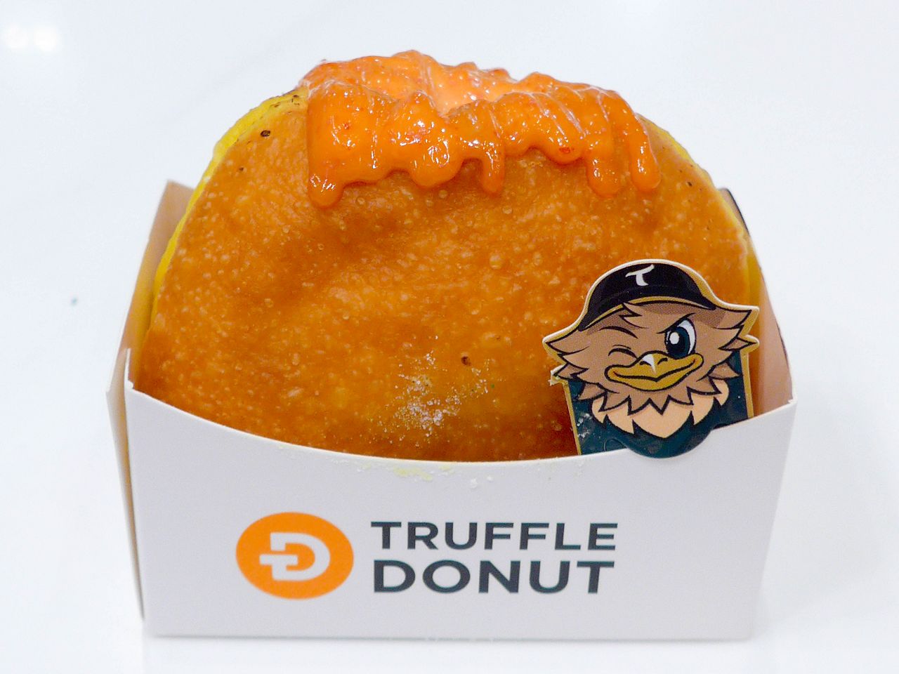 [食記][高雄市] TRUFFLE DONUT 高雄2號店 — 來自日本鳥取的生甜甜圈名店在高雄開了兩間店，外皮鬆軟綿密內餡飽滿用料實在的生甜甜圈。