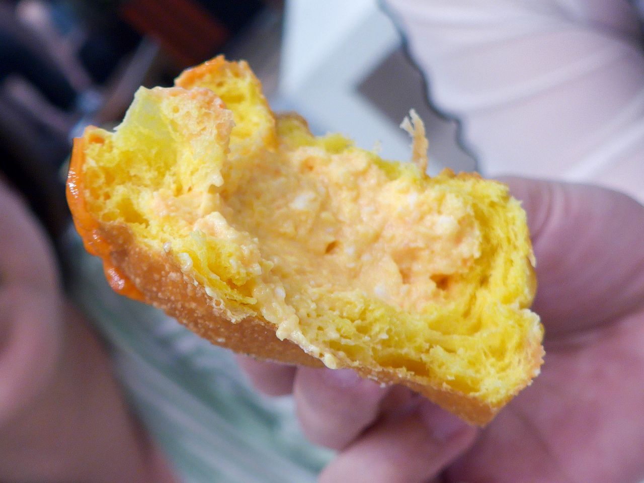 [食記][高雄市] TRUFFLE DONUT 高雄2號店 — 來自日本鳥取的生甜甜圈名店在高雄開了兩間店，外皮鬆軟綿密內餡飽滿用料實在的生甜甜圈。