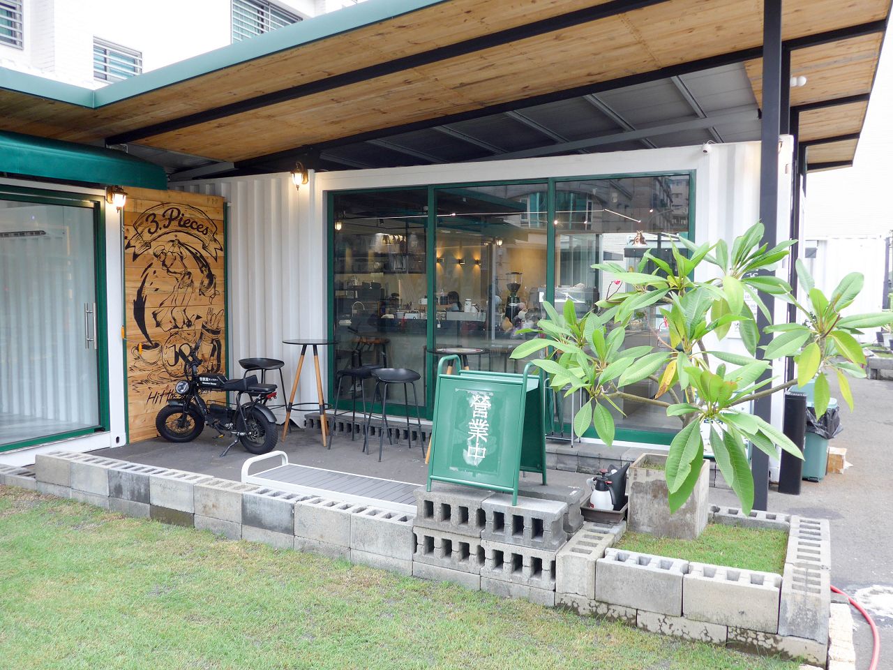 [食記][高雄市] 三皮甜點 — 捷運生態園區站附近貨櫃屋內甜點店