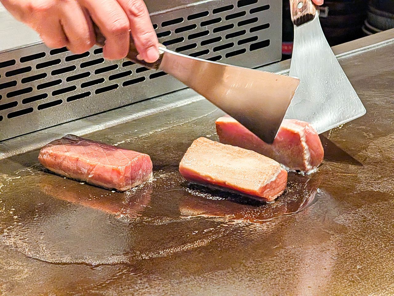 [食記][新北市][板橋區] 初魚鐵板料亭-板橋大遠百店 — 板橋大遠百內頂級高質感鐵板燒