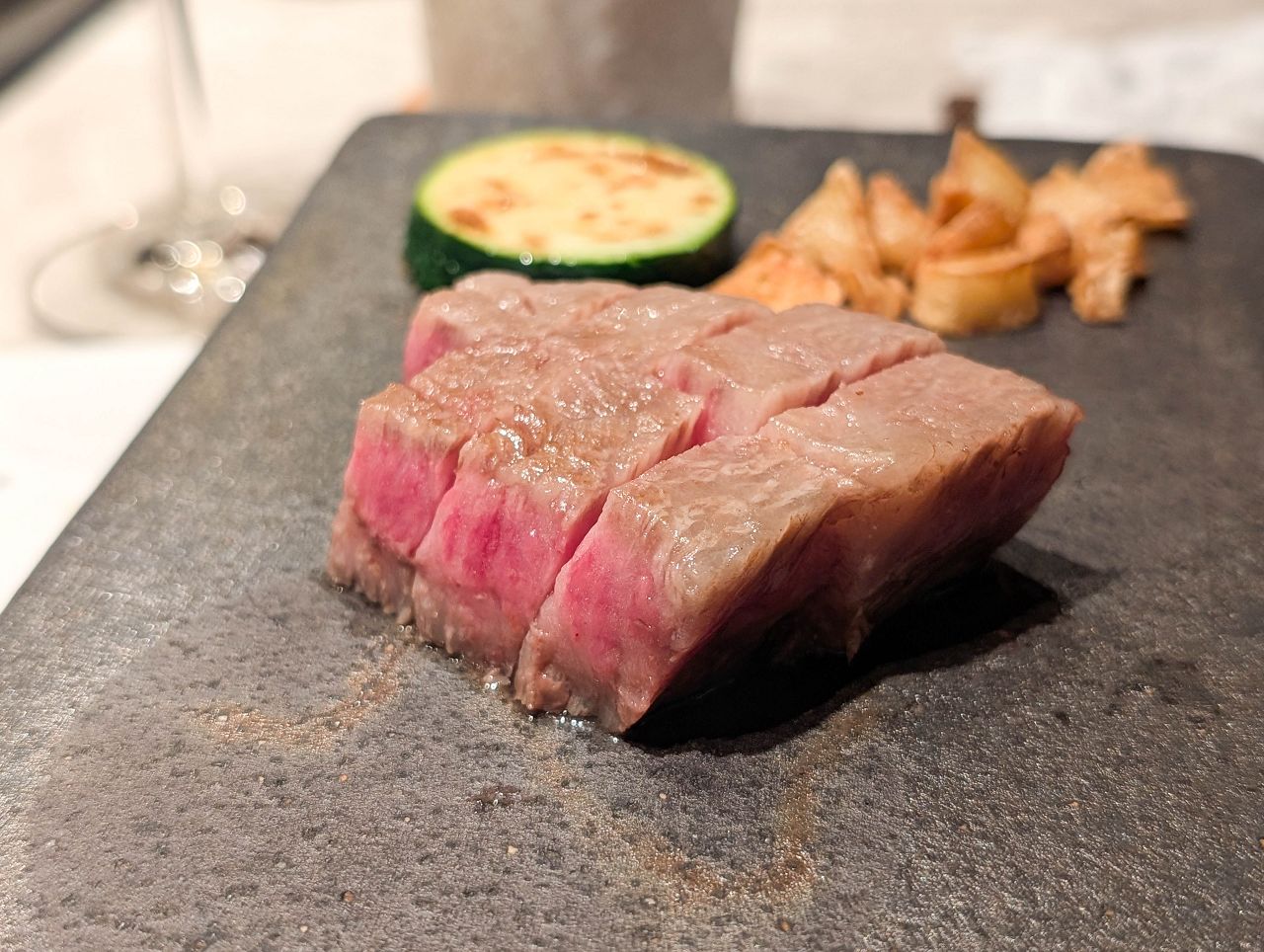 [食記][新北市][板橋區] 初魚鐵板料亭-板橋大遠百店 — 板橋大遠百內頂級高質感鐵板燒