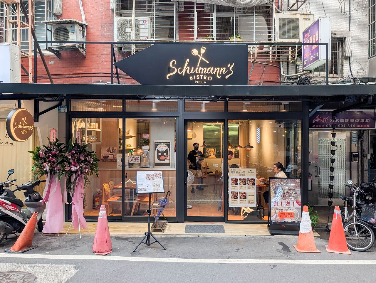 [食記][新北市][板橋區] Schumann’s Bistro No. 6 舒曼六號餐館 板橋新埔店 — 主打脆皮德國豬腳、德式香腸、高蛋白早午餐的餐酒館