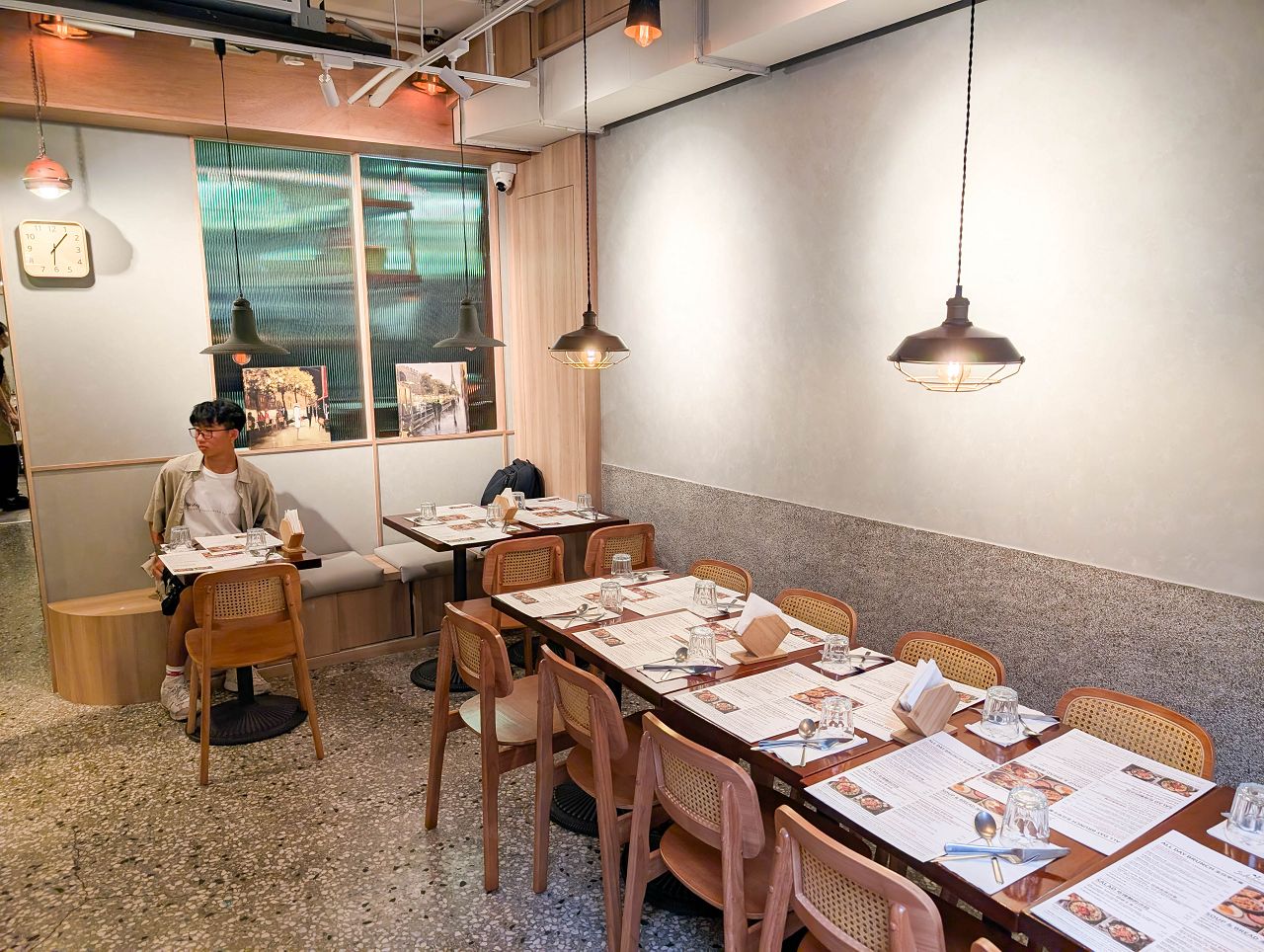 [食記][新北市][板橋區] Schumann’s Bistro No. 6 舒曼六號餐館 板橋新埔店 — 主打脆皮德國豬腳、德式香腸、高蛋白早午餐的餐酒館