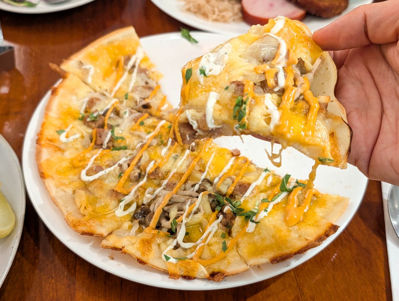 [食記][新北市][板橋區] Schumann’s Bistro No. 6 舒曼六號餐館 板橋新埔店 — 主打脆皮德國豬腳、德式香腸、高蛋白早午餐的餐酒館