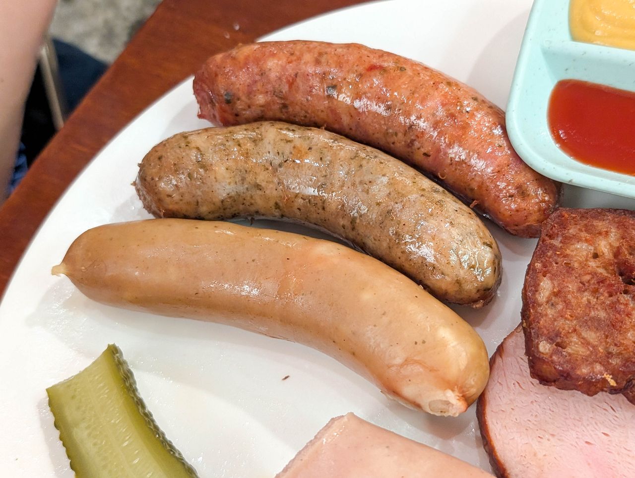 [食記][新北市][板橋區] Schumann’s Bistro No. 6 舒曼六號餐館 板橋新埔店 — 主打脆皮德國豬腳、德式香腸、高蛋白早午餐的餐酒館