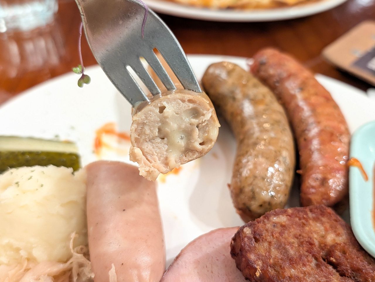 [食記][新北市][板橋區] Schumann’s Bistro No. 6 舒曼六號餐館 板橋新埔店 — 主打脆皮德國豬腳、德式香腸、高蛋白早午餐的餐酒館