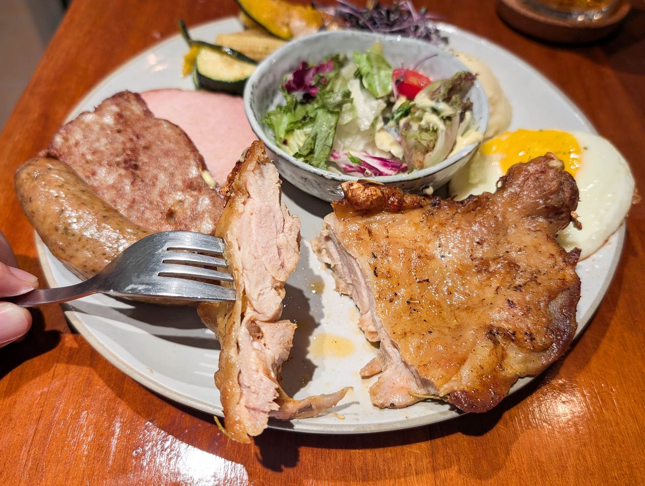 [食記][新北市][板橋區] Schumann’s Bistro No. 6 舒曼六號餐館 板橋新埔店 — 主打脆皮德國豬腳、德式香腸、高蛋白早午餐的餐酒館